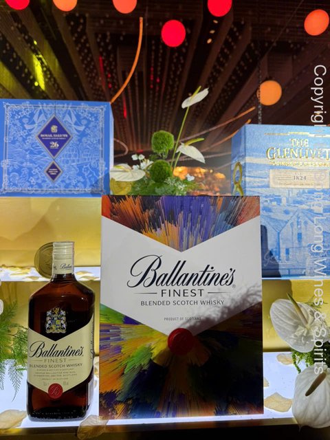 Rượu Ballantine's Finest hộp quà tết 2026
